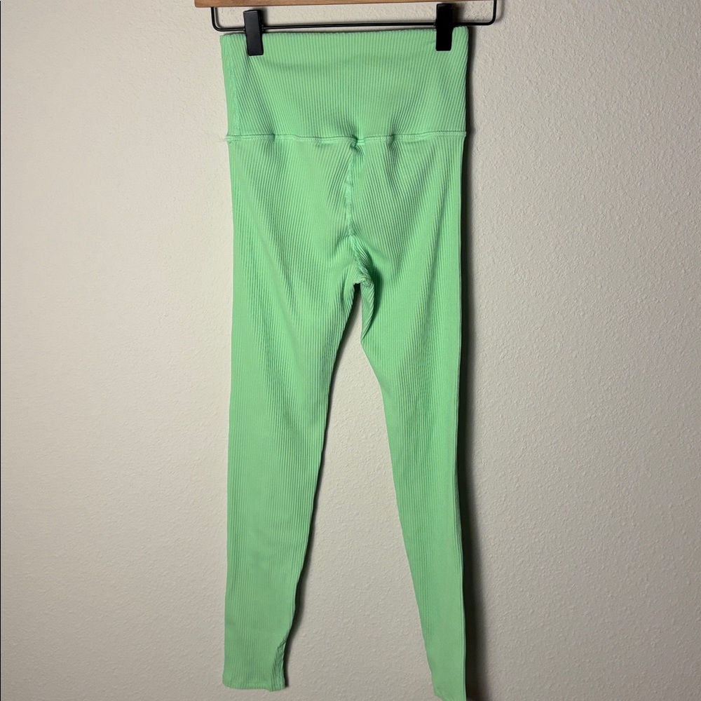 Carbon38 High Rise Legging in Ribbed Melt Bright Green - Picture 2 of 3